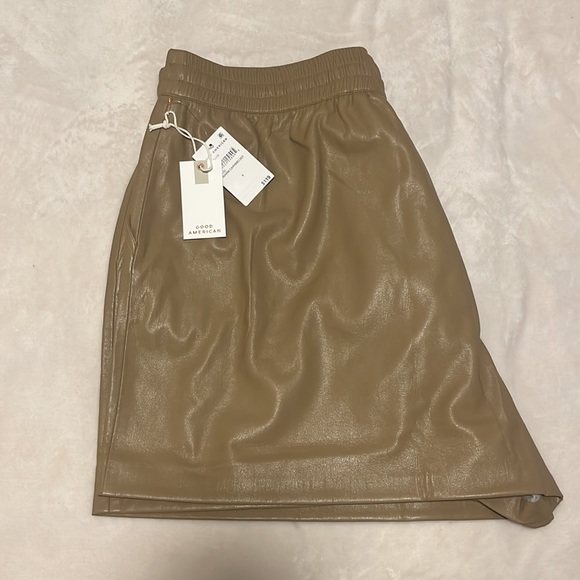 Good American Better Than Leather Shorts - Picture 7 of 11